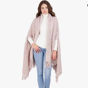 Barefoot dreams cozychic luxe Laguna wrap pink. One size